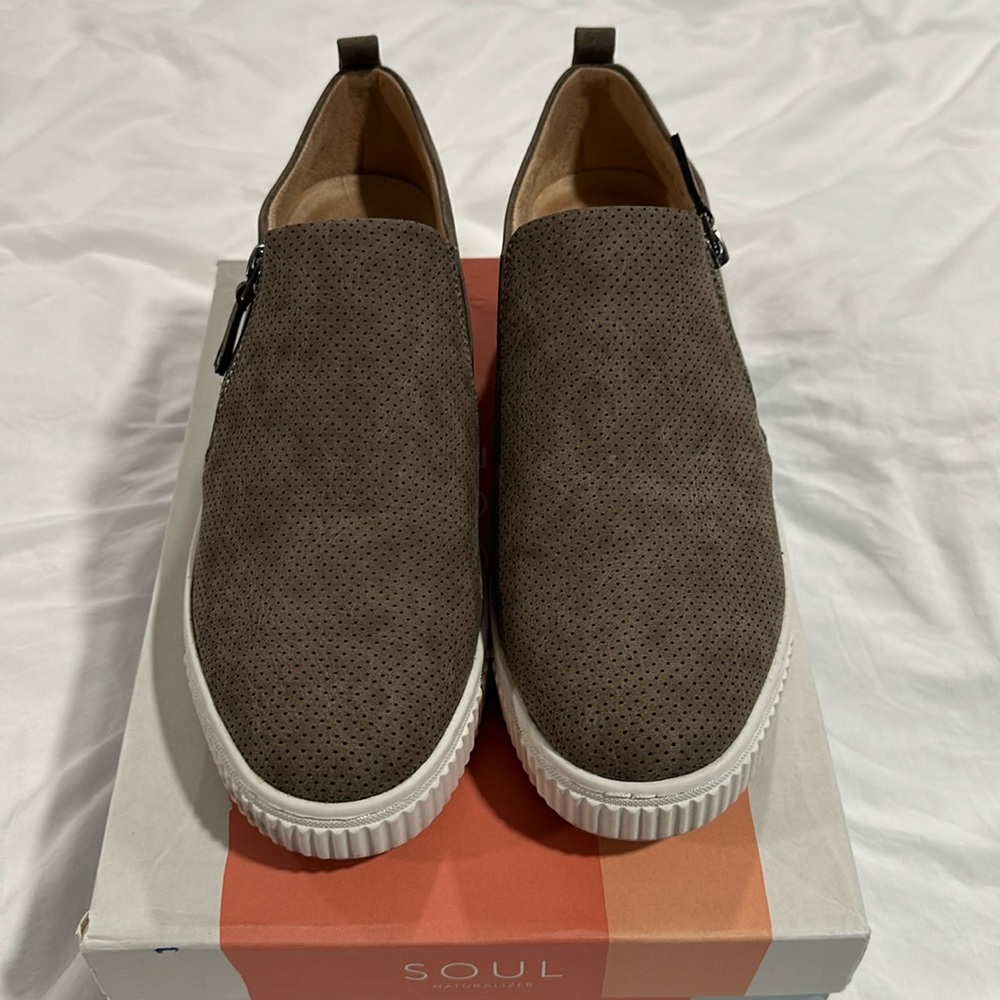 Soul by Natrulizer comfortable shoes. Size 10